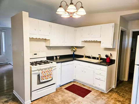 Kitchen - 460 Maplewood Dr, Antioch, IL 60002 photo 2 of 4