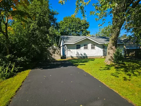 Exterior - 460 Maplewood Dr, Antioch, IL 60002 photo 2 of 7