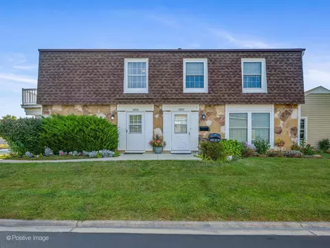 1393 Woodcutter Ln #D, Wheaton, IL 60189