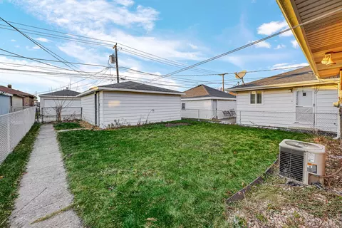 Exterior - 7616 S Lorel Ave, Burbank, IL 60459 photo 2 of 3