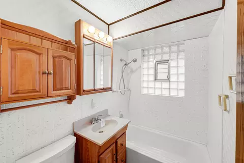Bath - 7616 S Lorel Ave, Burbank, IL 60459 photo 1 of 1