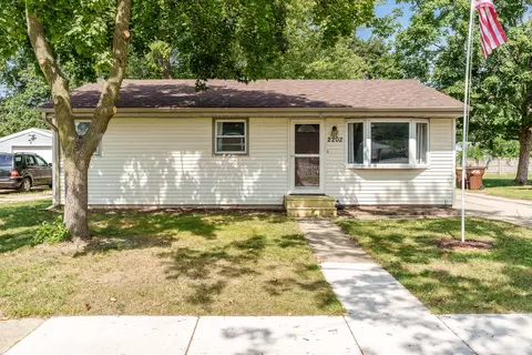 2202 Evans Ave, Loves Park, IL 61111