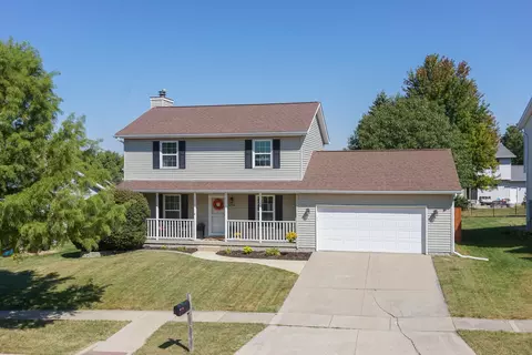 2756 Arrowhead Dr, Bloomington, IL 61704 photo 2