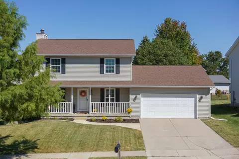 2756 Arrowhead Dr, Bloomington, IL 61704