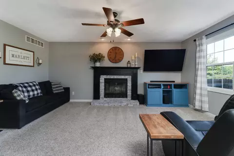 2756 Arrowhead Dr, Bloomington, IL 61704 photo 8