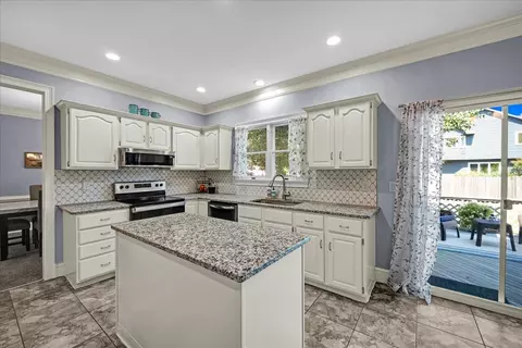 Kitchen - 35 Chiswick Cir, Bloomington, IL 61704 photo 4 of 4
