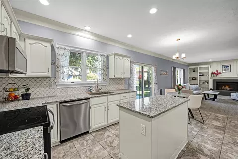 Kitchen - 35 Chiswick Cir, Bloomington, IL 61704 photo 3 of 4