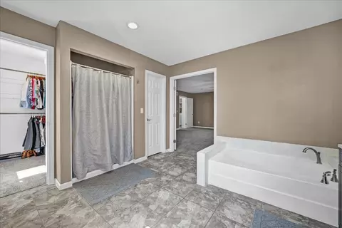 Entry Way - 35 Chiswick Cir, Bloomington, IL 61704 photo 2 of 2