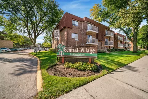 613 W Central Rd #B7, Mount Prospect, IL 60056