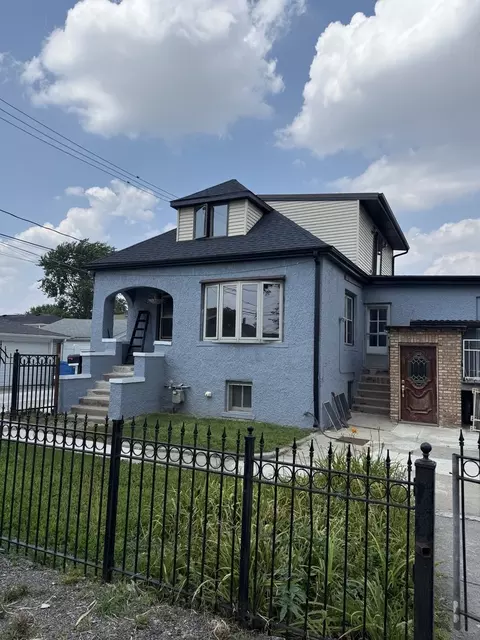 5712 W 56th St, Chicago, IL 60638