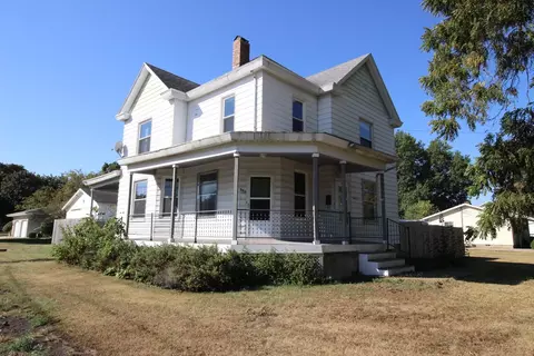 298 N Adams St, El Paso, IL 61738