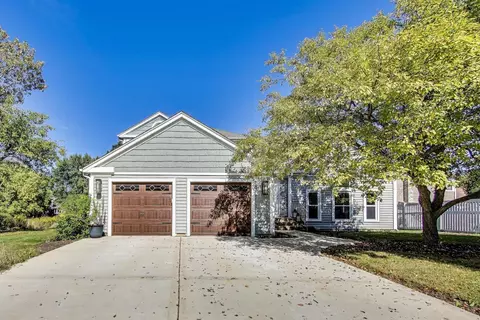 1910 Baltimore Dr, Elk Grove Village, IL 60007