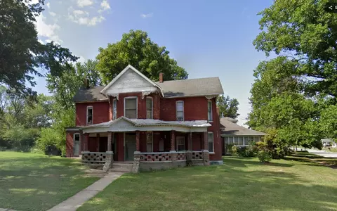 106 E Bond St, Martinsville, IL 62442