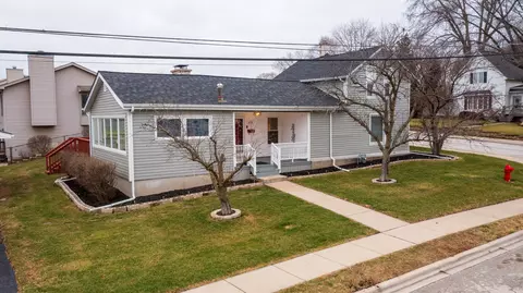 634 N Walnut St, South Elgin, IL 60177