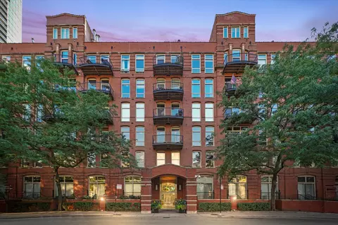 550 N Kingsbury St #312, Chicago, IL 60654