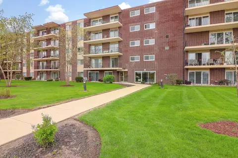5300 Walnut Ave #4D, Downers Grove, IL 60515