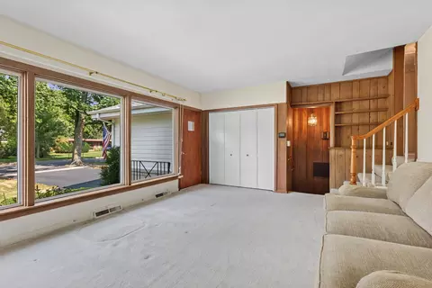 Living - 104 Elm St, Wheaton, IL 60189 photo 2 of 3
