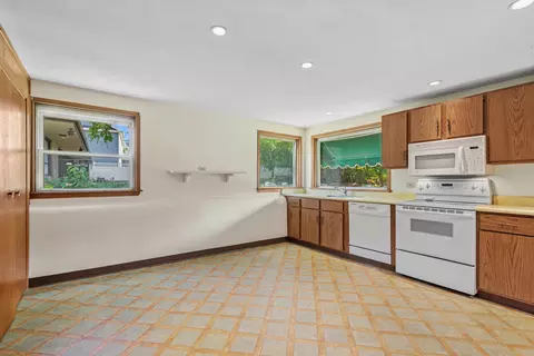 Kitchen - 104 Elm St, Wheaton, IL 60189 photo 1 of 2