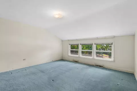 Bedroom - 104 Elm St, Wheaton, IL 60189 photo 1 of 4