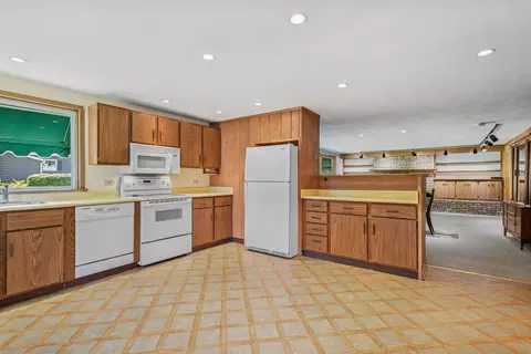 Kitchen - 104 Elm St, Wheaton, IL 60189 photo 2 of 2
