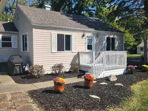 25542 W Dressel Rd, Antioch, IL 60002
