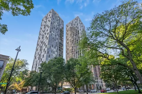 345 W Fullerton Pkwy #2605, Chicago, IL 60614