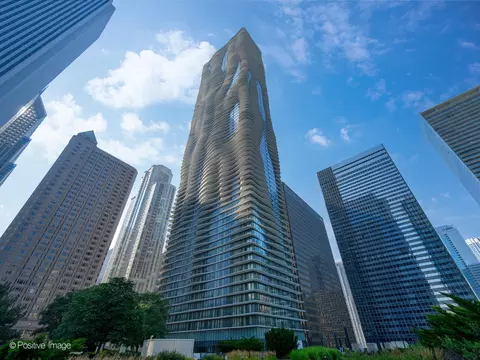 225 N Columbus Dr #6301, Chicago, IL 60601