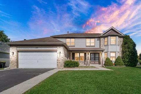 800 Big Bear Trl, Cary, IL 60013