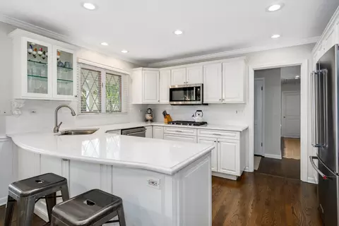Kitchen - 1255 Tinker Way, Glenview, IL 60025 photo 3 of 5