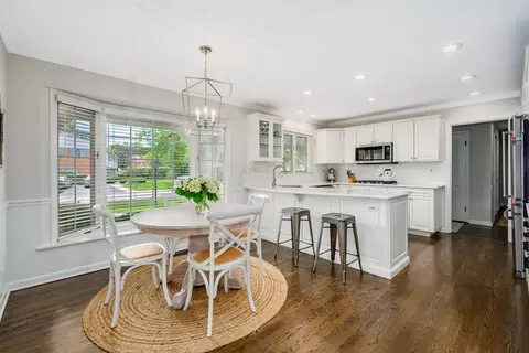 Kitchen - 1255 Tinker Way, Glenview, IL 60025 photo 4 of 5