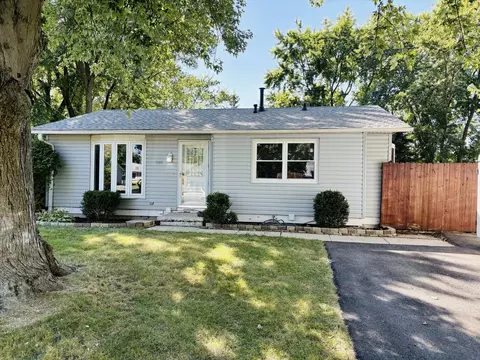 360 Catherine St, Aurora, IL 60505