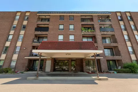 6330 Lincoln Ave #2E, Morton Grove, IL 60053