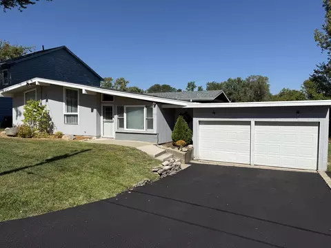 559 Kimball Ave, Wauconda, IL 60084