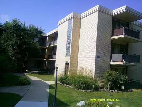 12544 Fairview Ave #2G, Blue Island, IL 60406