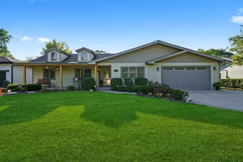 130 Evergreen Dr, Frankfort, IL 60423