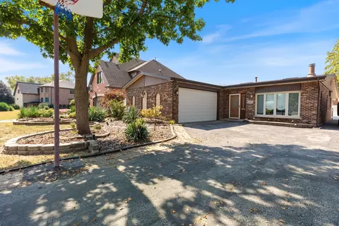 10016 Harnew Rd, Oak Lawn, IL 60453
