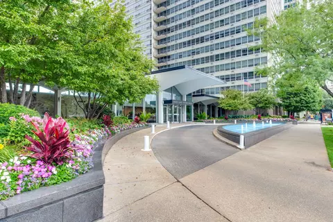 3550 N Lake Shore Dr #622, Chicago, IL 60657