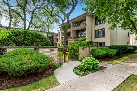 1029 Washington Blvd #101, Oak Park, IL 60302