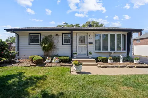 8008 Normandy Ave, Burbank, IL 60459