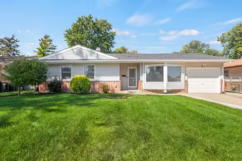 66 Forest Ln, Elk Grove Village, IL 60007
