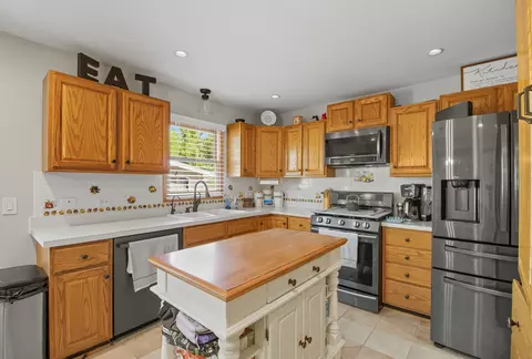 Kitchen - 10304 Wilmette Ave, Algonquin, IL 60102 photo 3 of 3
