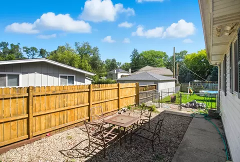 Exterior - 10304 Wilmette Ave, Algonquin, IL 60102 photo 4 of 8