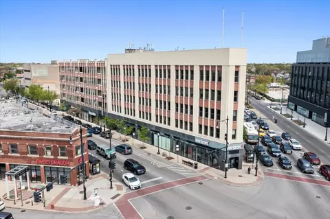 4015 N Milwaukee Ave #202, Chicago, IL 60641