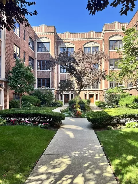 Exterior - 1352 E Madison Park #2, Chicago, IL 60615 photo 1 of 2