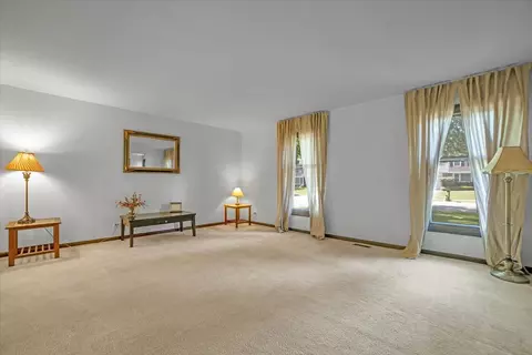 2604 Mill Creek Ln, Rolling Meadows, IL 60008 photo 8