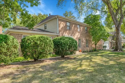 2604 Mill Creek Ln, Rolling Meadows, IL 60008 photo 2