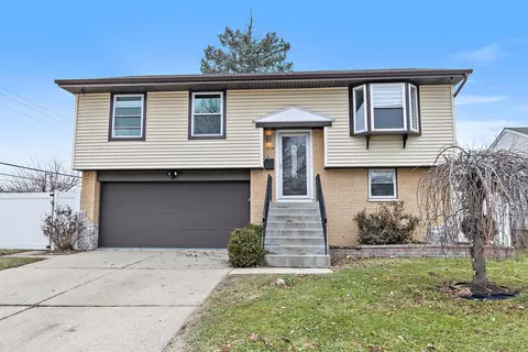 1014 Vine St, Streamwood, IL 60107