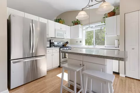 Kitchen - 6 Fieldcrest Ct, Algonquin, IL 60102 photo 3 of 3