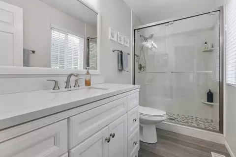 Bath - 6 Fieldcrest Ct, Algonquin, IL 60102 photo 1 of 3