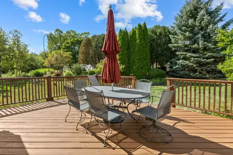 Exterior - 6 Fieldcrest Ct, Algonquin, IL 60102 photo 4 of 6